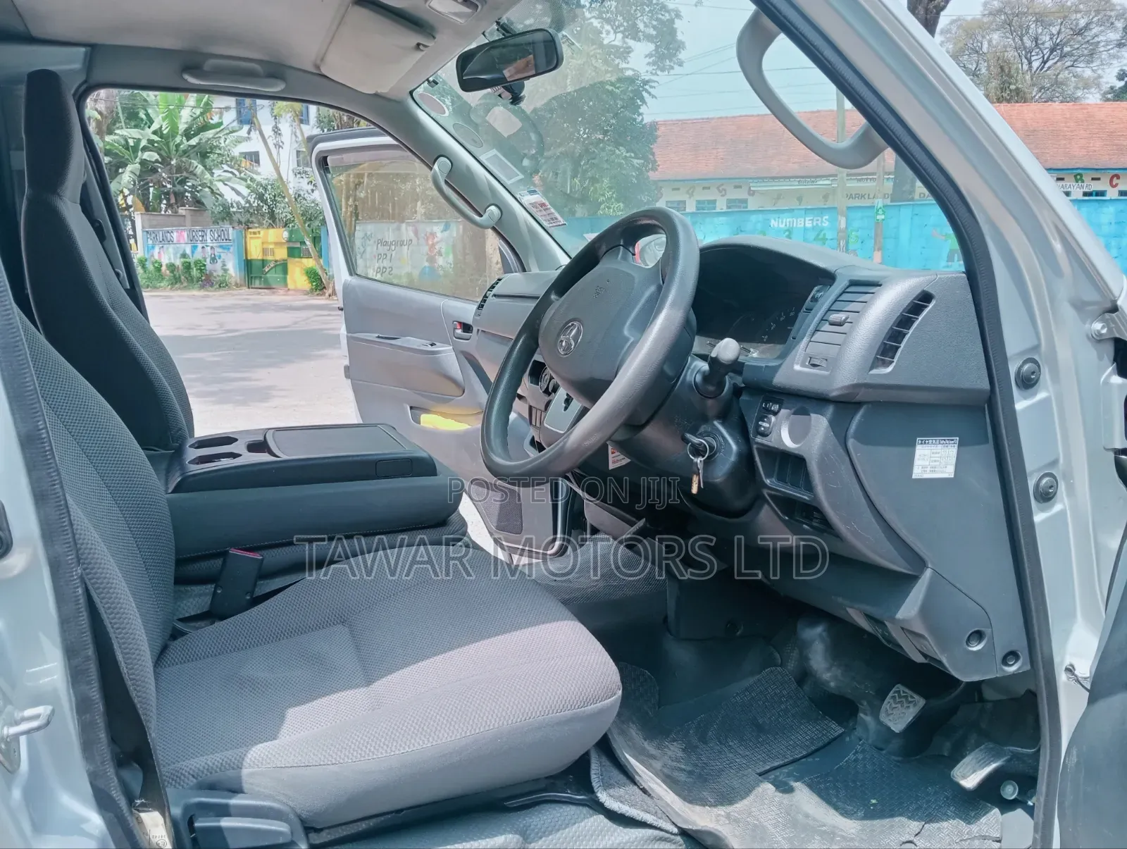 Toyota HiAce 2015 Silver