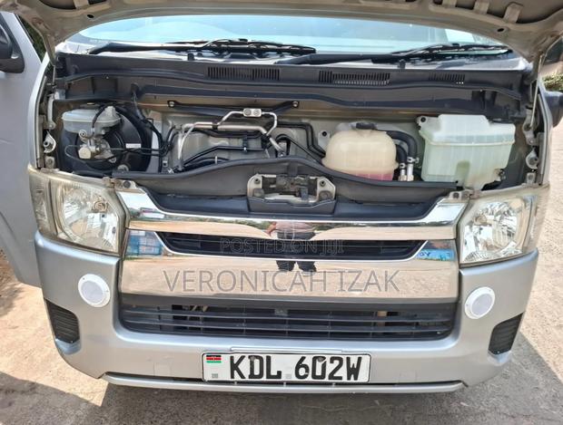 Toyota HiAce 2015 Silver - thumbnail 4