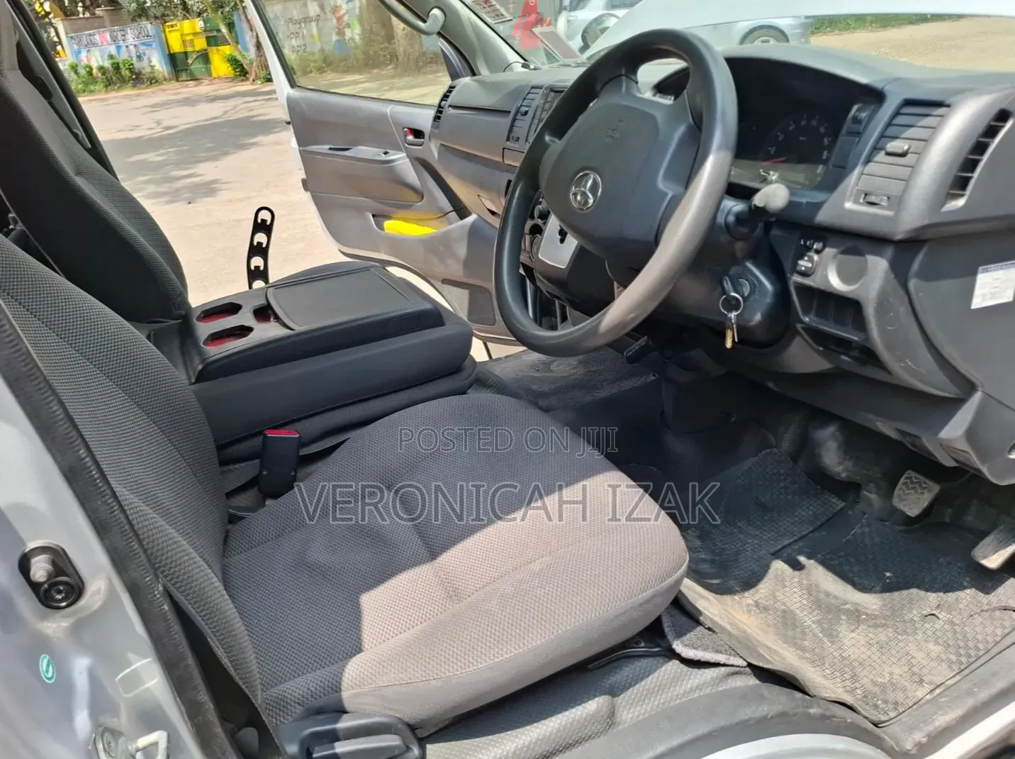 Toyota HiAce 2015 Silver