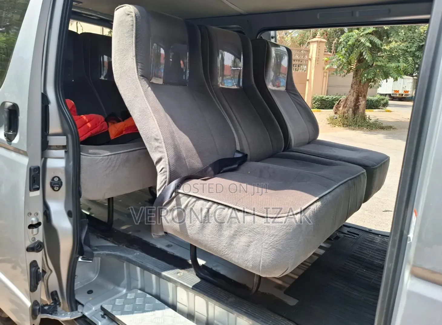 Toyota HiAce 2015 Silver