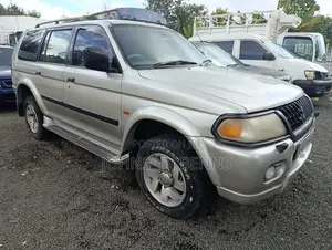 Mitsubishi Shogun 2001 Gray