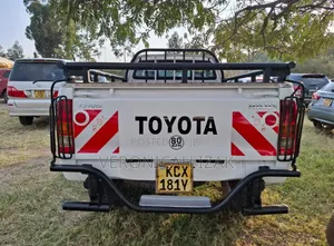 Toyota Hilux 2009 White