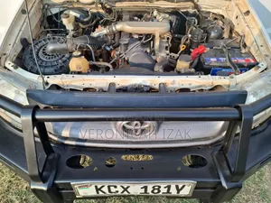 Toyota Hilux 2009 White