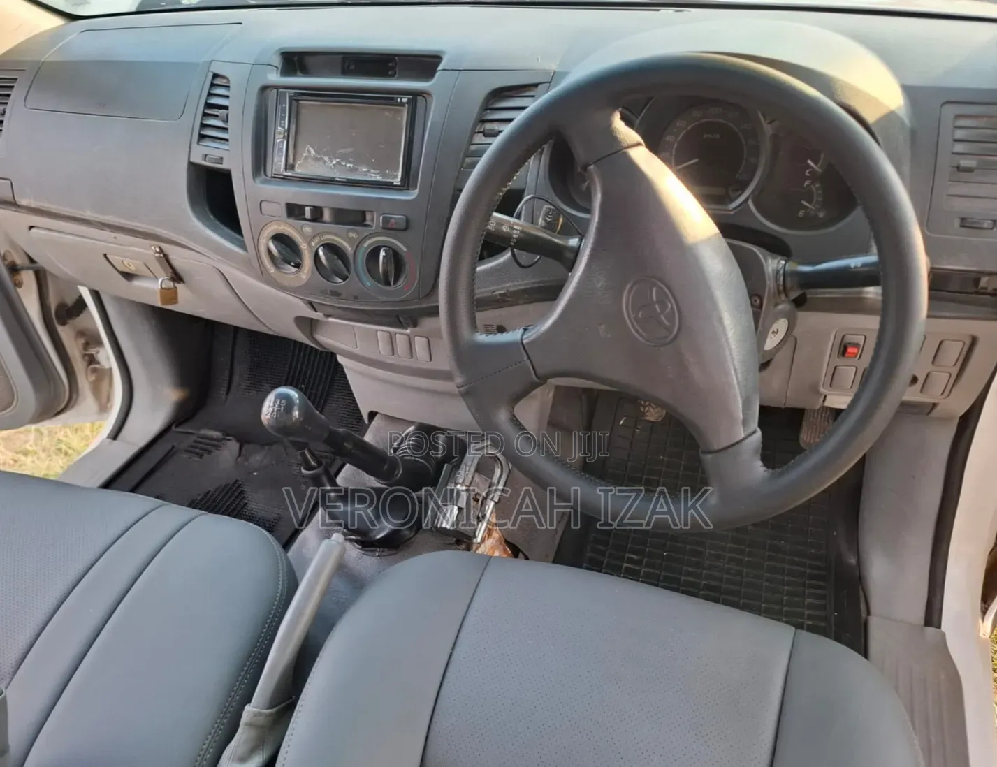 Toyota Hilux 2009 White