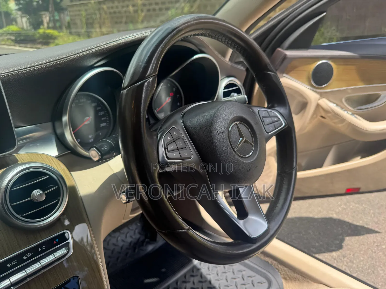 Mercedes-Benz C200 2016 Brown