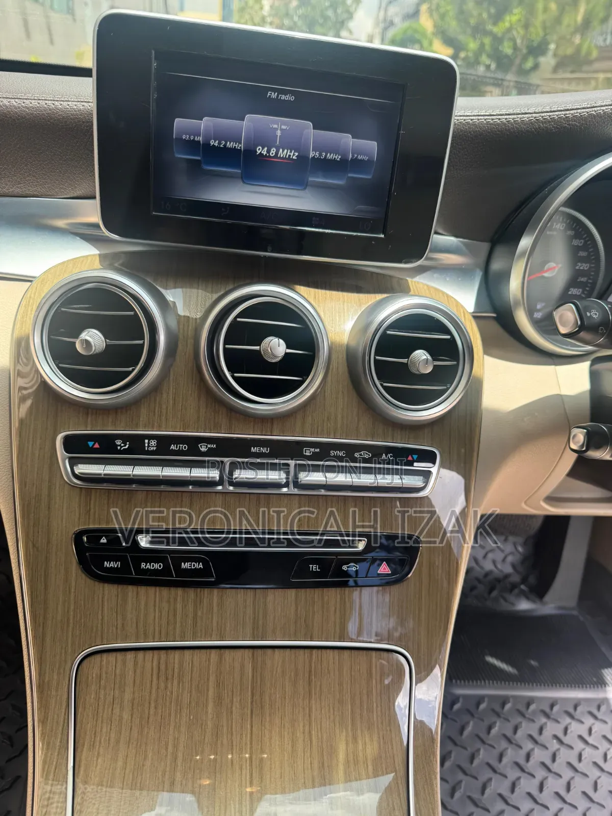 Mercedes-Benz C200 2016 Brown