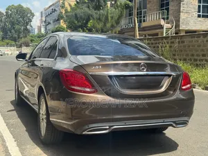 Mercedes-Benz C200 2016 Brown