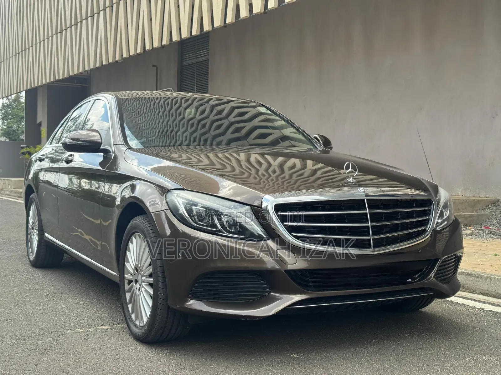 Mercedes-Benz C200 2016 Brown