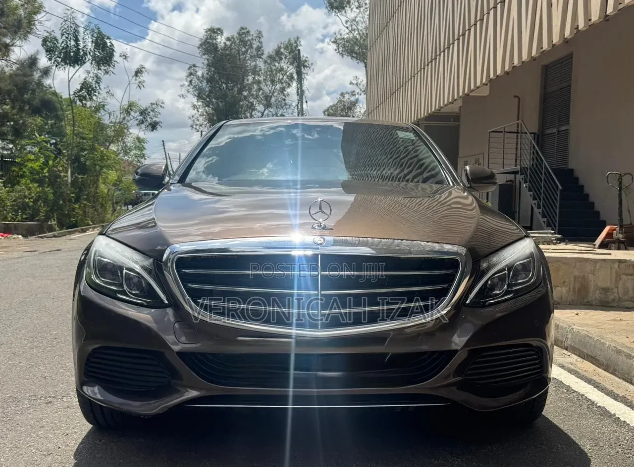 Mercedes-Benz C200 2016 Brown