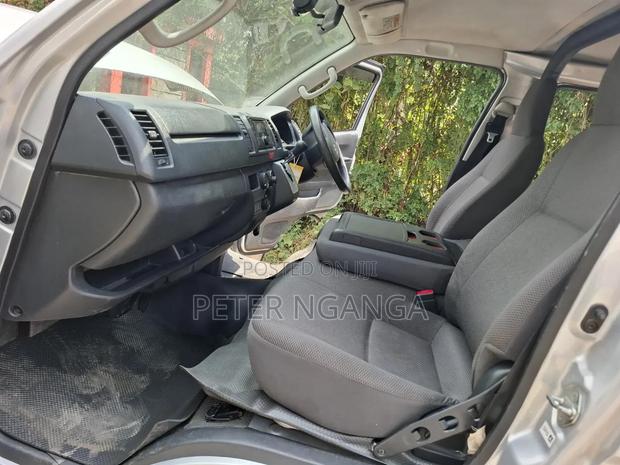 Toyota HiAce 2015 Silver - thumbnail 8