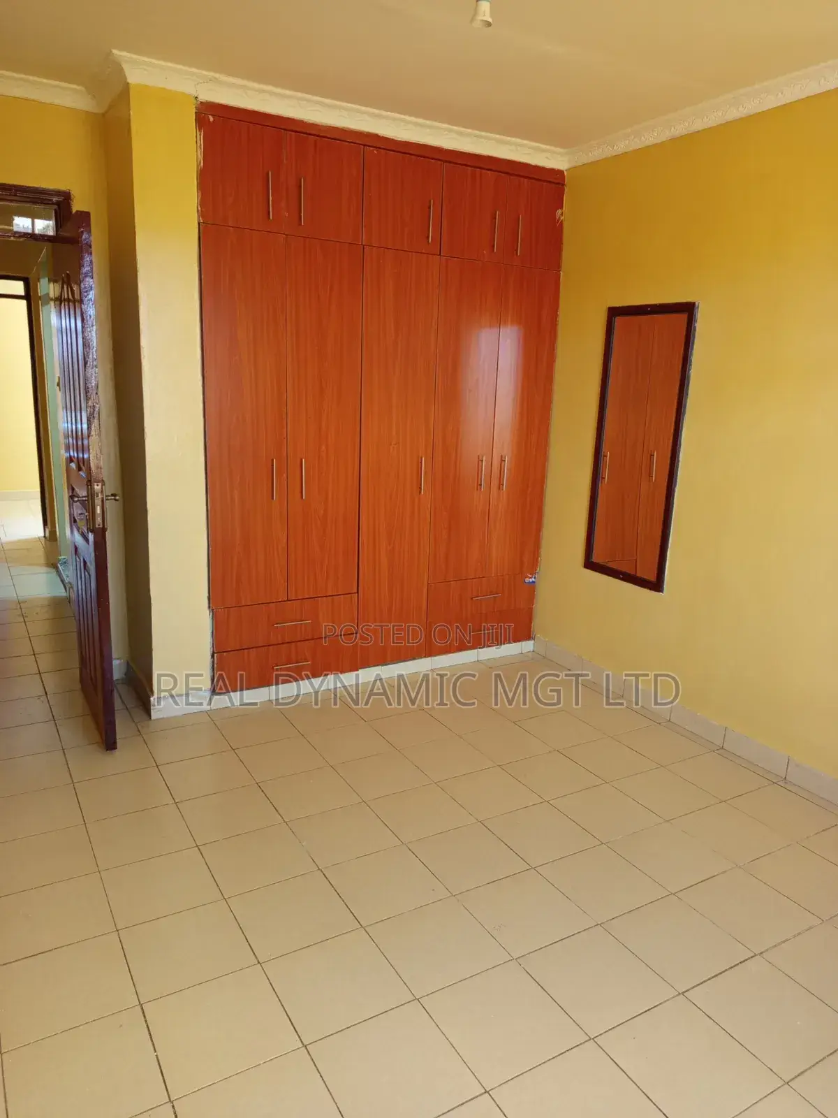 3bdrm Maisonette in Plainsville, Gate B for rent