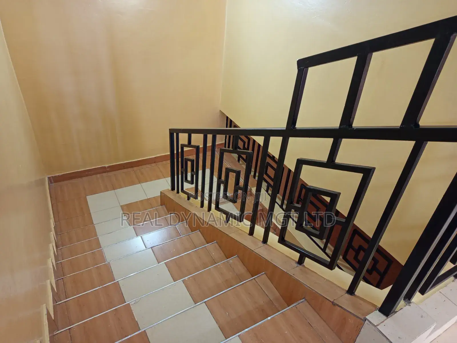 3bdrm Maisonette in Plainsville, Gate B for rent