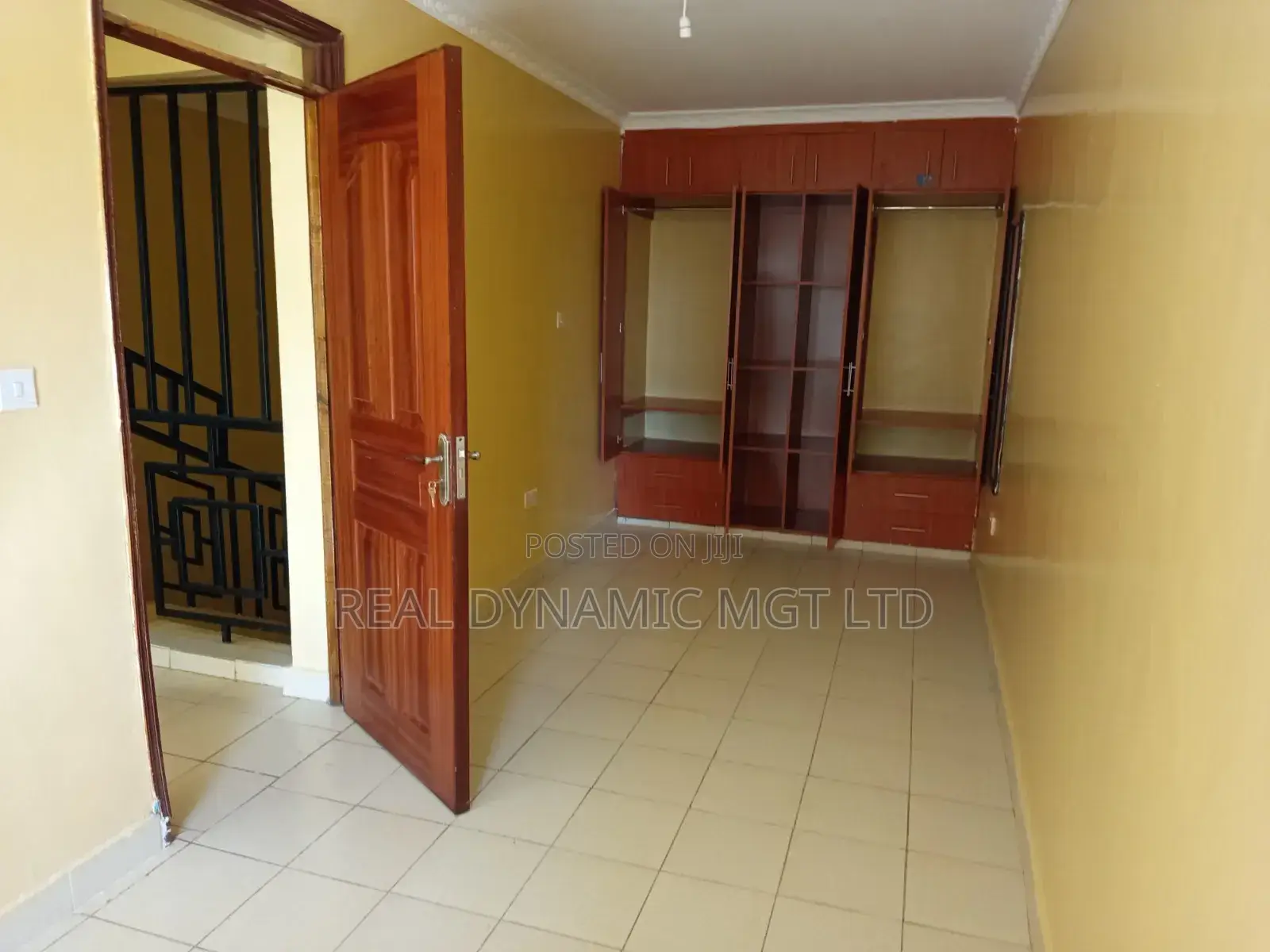 3bdrm Maisonette in Plainsville, Gate B for rent