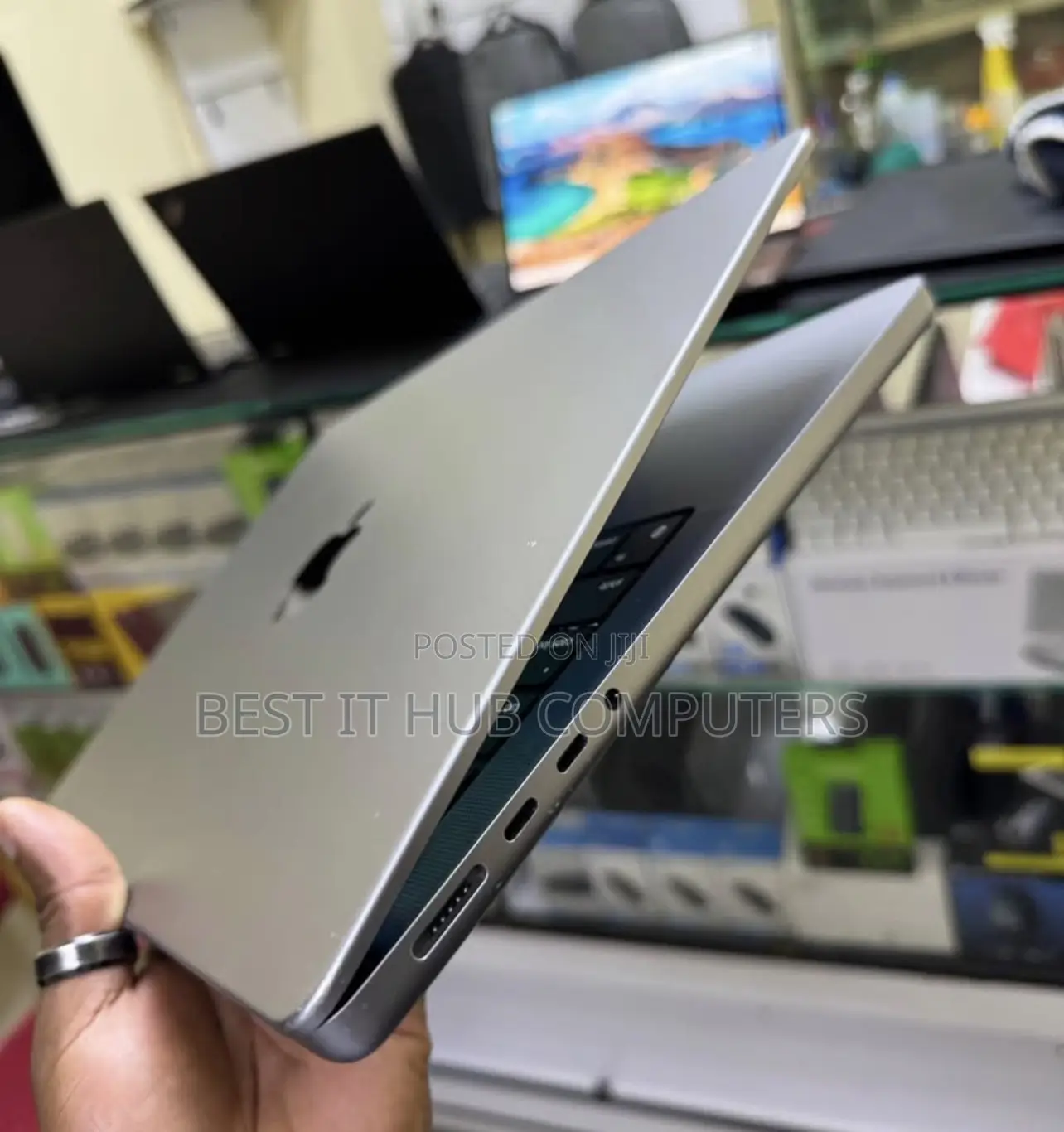 Laptop Apple MacBook Pro 2021 M1 16GB Apple M1 Pro SSD 512GB