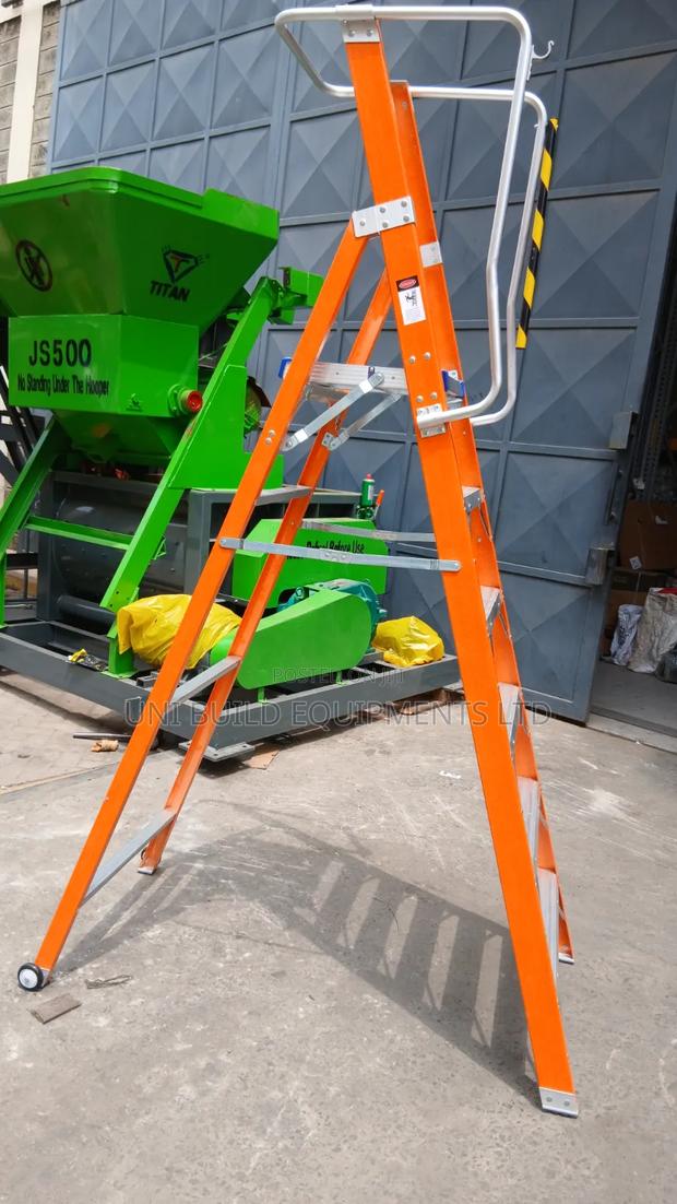 Fiberglass Podium Ladder - main view