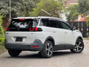 Peugeot 5008 2019 White