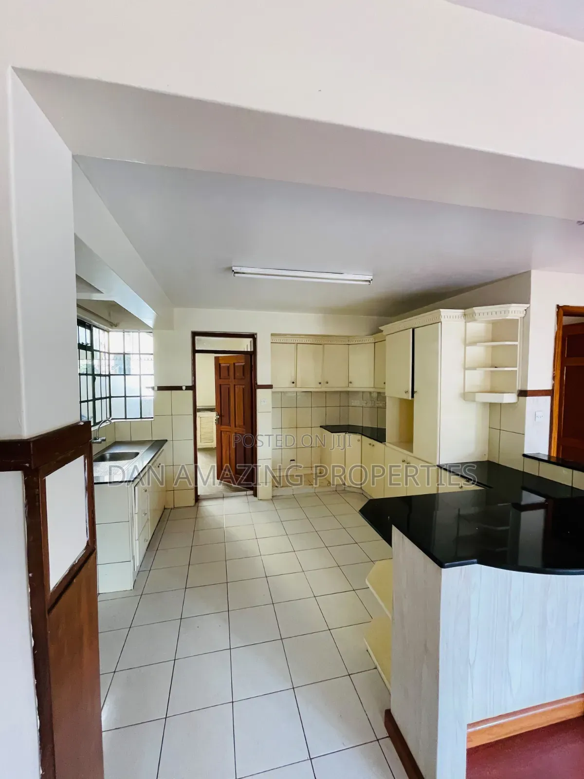 3bdrm Apartment in Githunguri Rd, Kileleshwa for rent