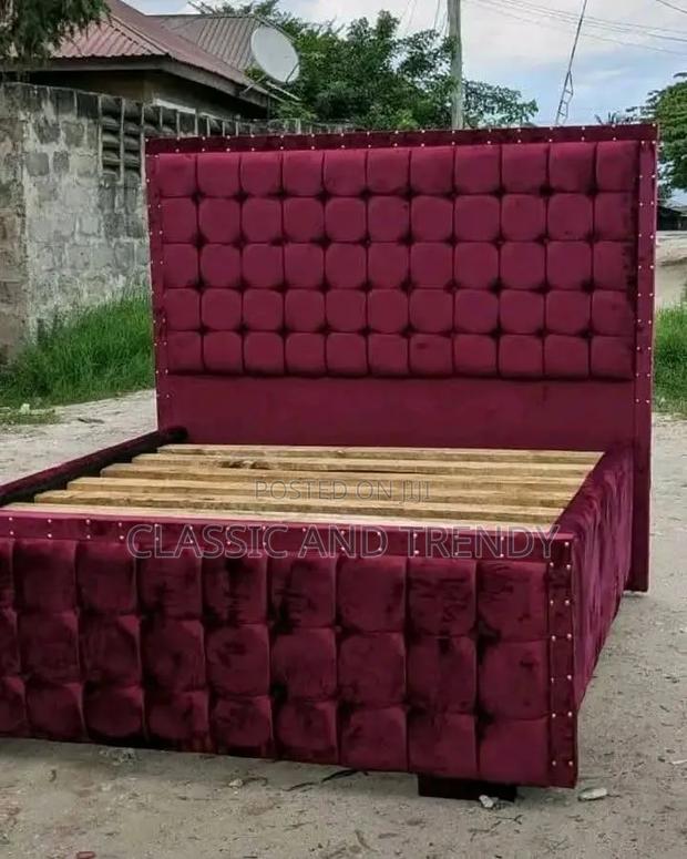 Maroon Chester Bed 5x6 - thumbnail 2