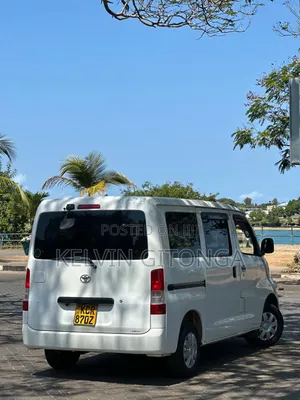 Toyota TownAce 2012 White