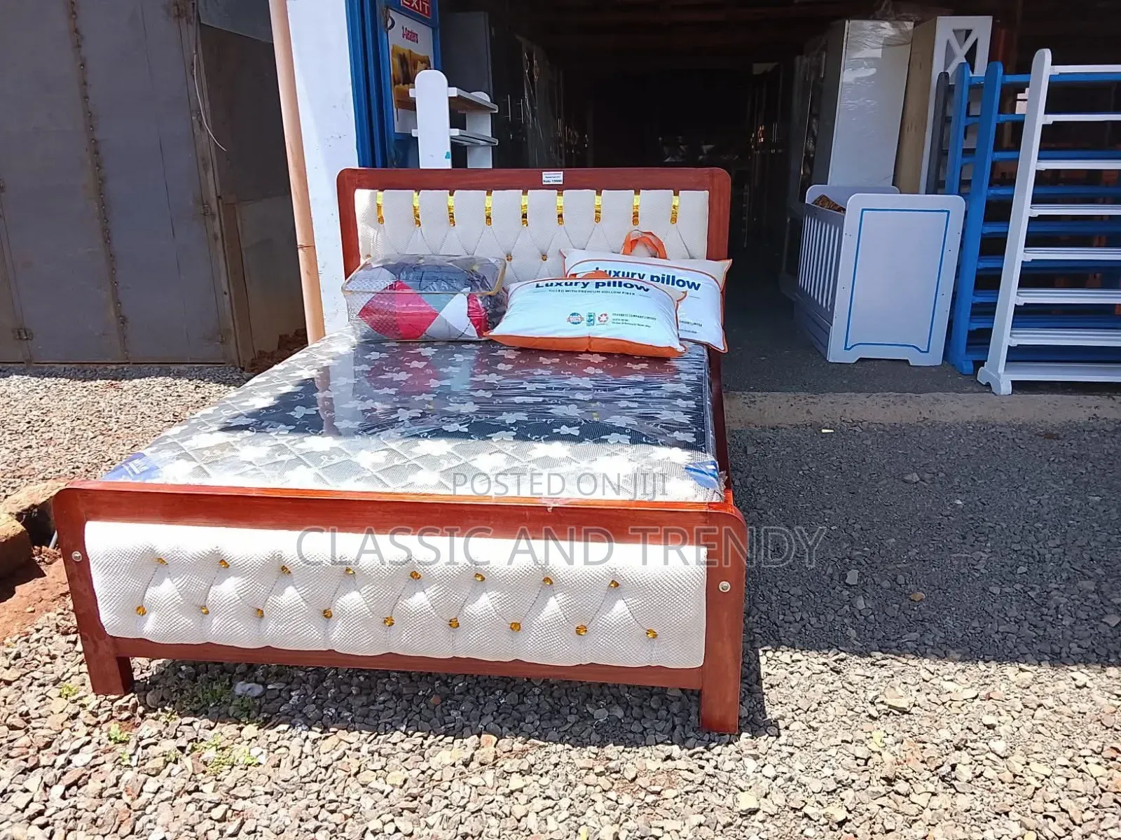 5x6 Mocket Bed With Wooden Frame