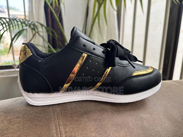 Ladies Sneakers - thumbnail 2
