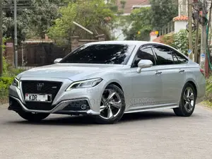 Toyota Crown 2018 Silver