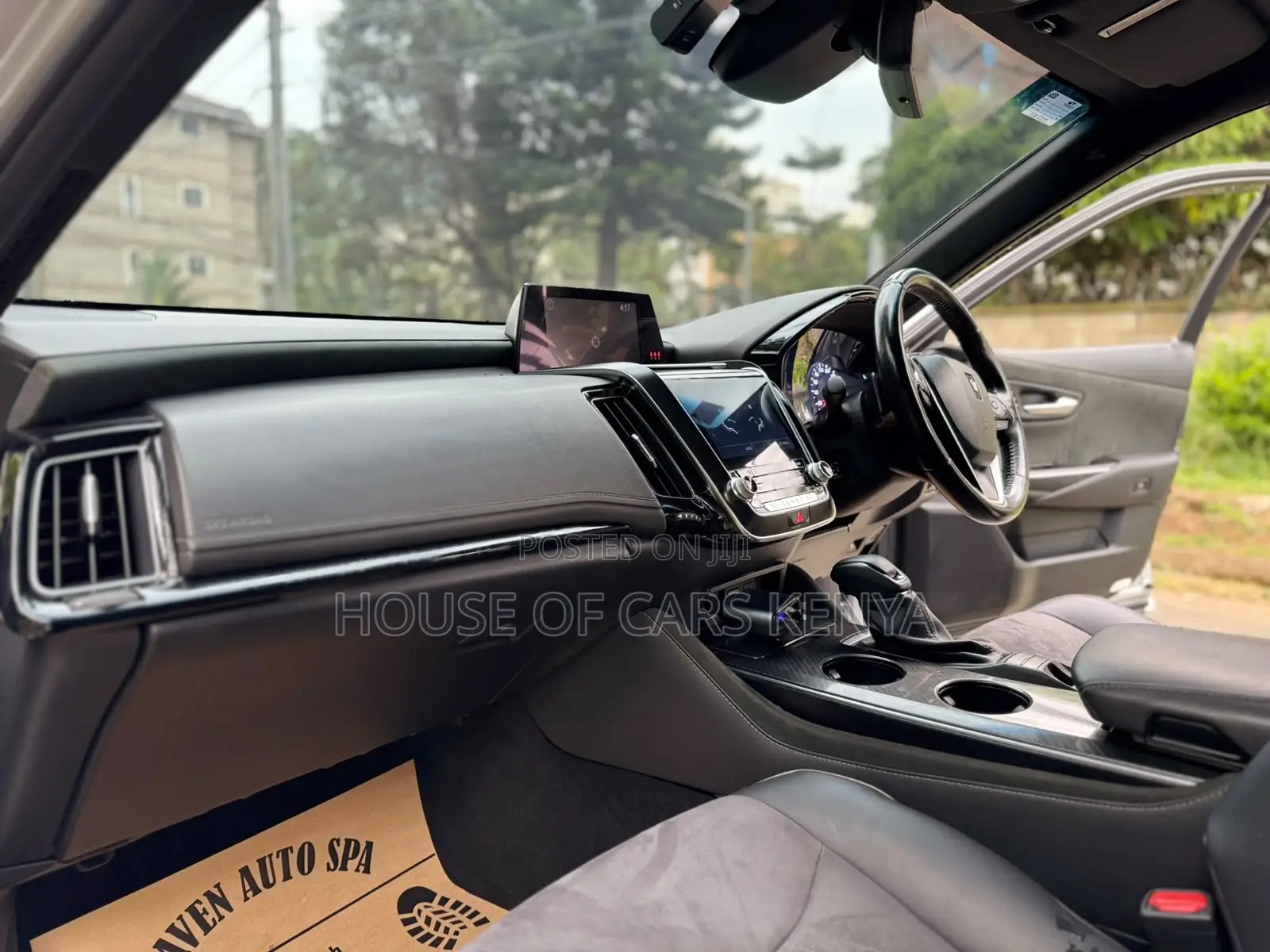 Toyota Crown 2018 Silver