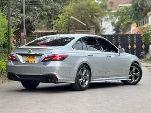 Toyota Crown 2018 Silver