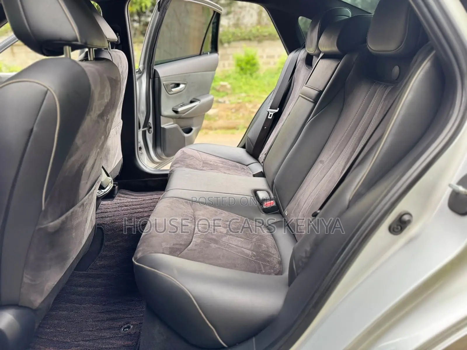 Toyota Crown 2018 Silver