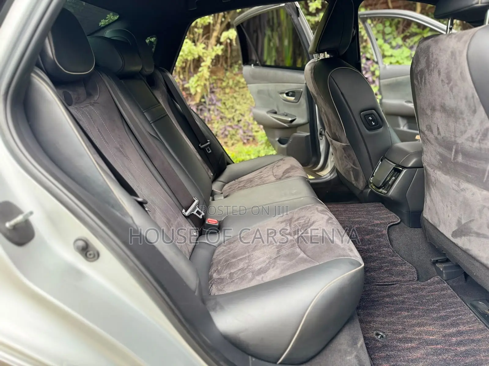 Toyota Crown 2018 Silver