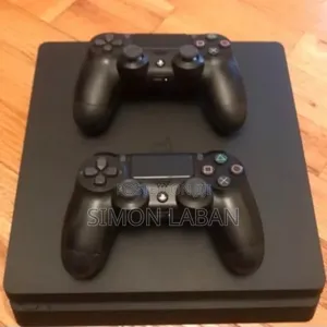 Fc25+ PS4 Slim 500GB+2 Controllers