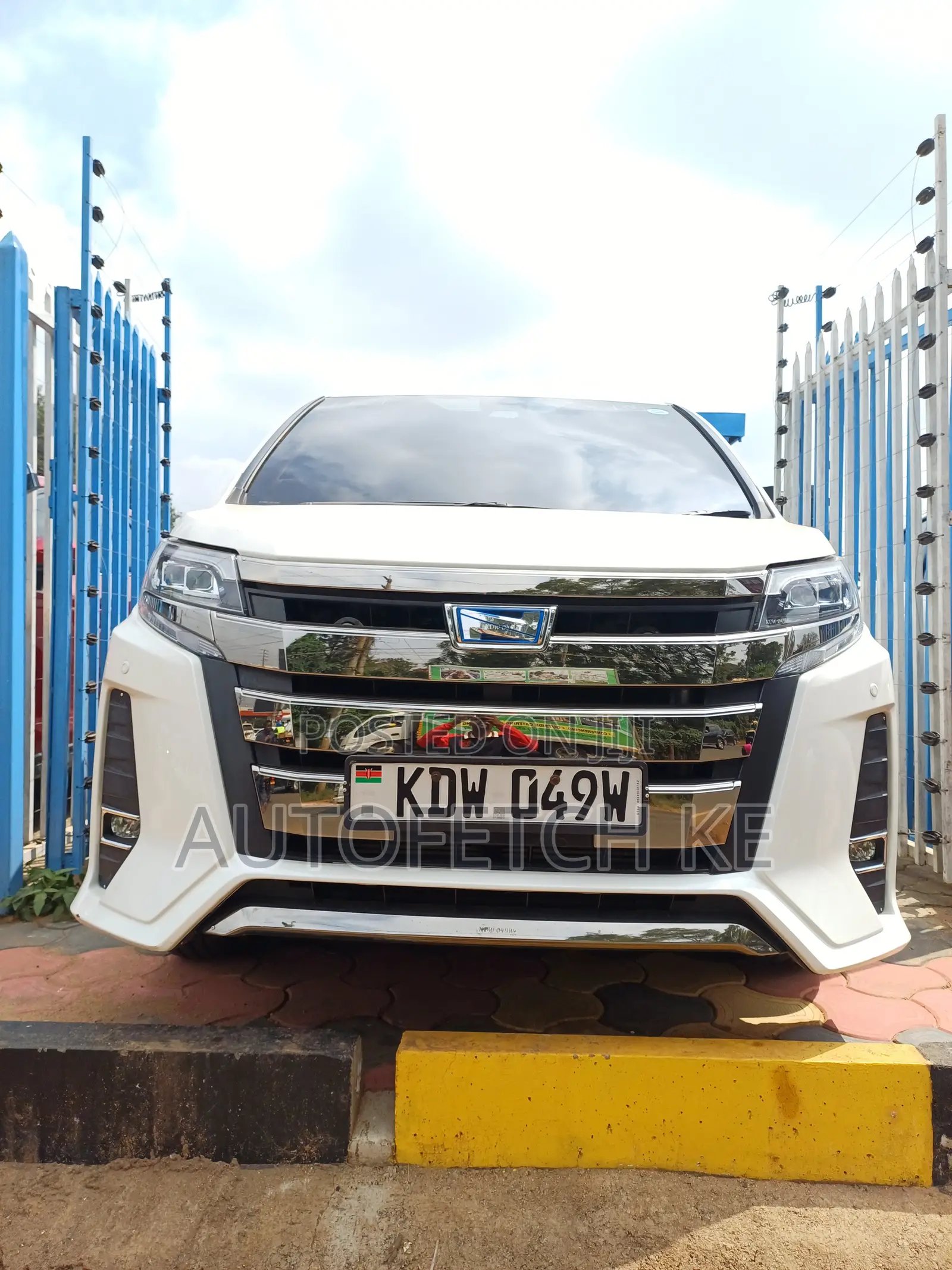 Toyota Noah 2019 White