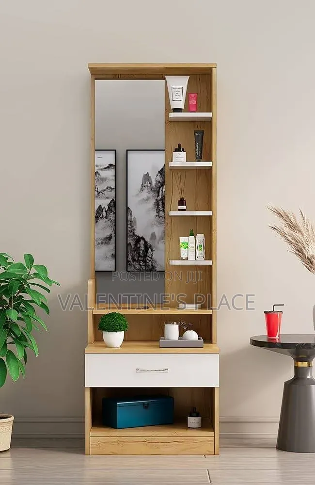 Dressers/Dressing Tables