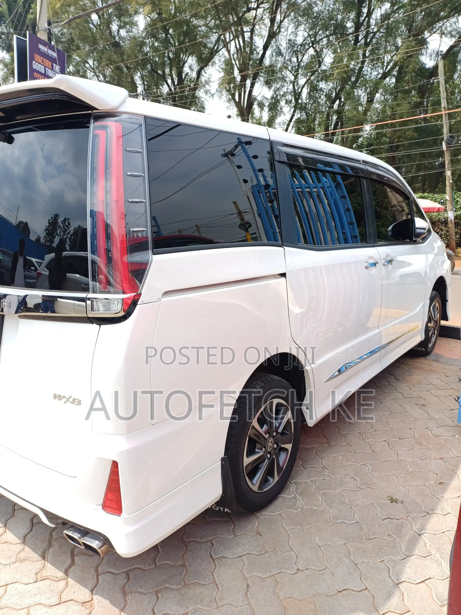 Toyota Noah 2019 White