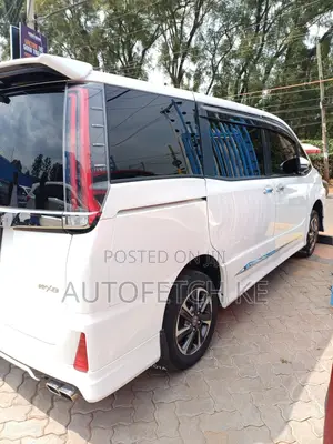 Toyota Noah 2019 White