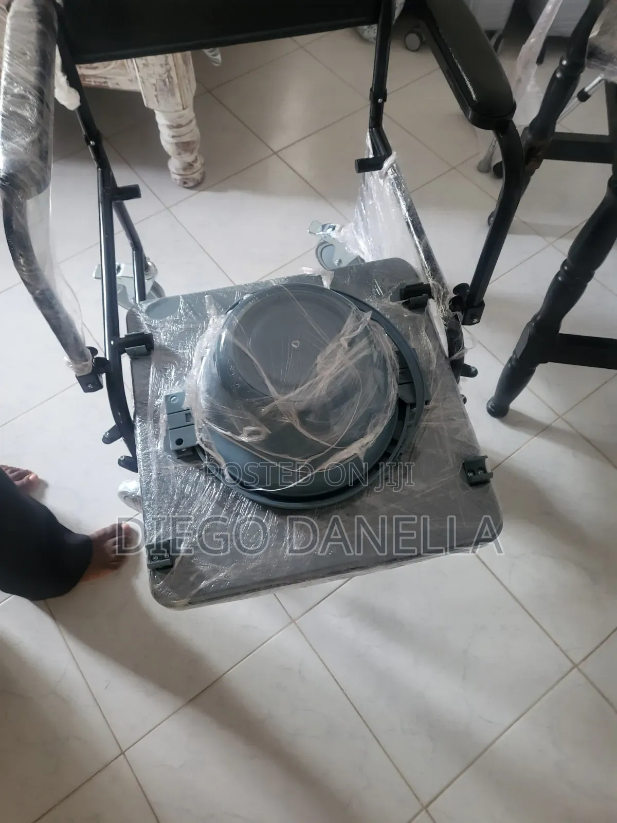 New Commode Chair