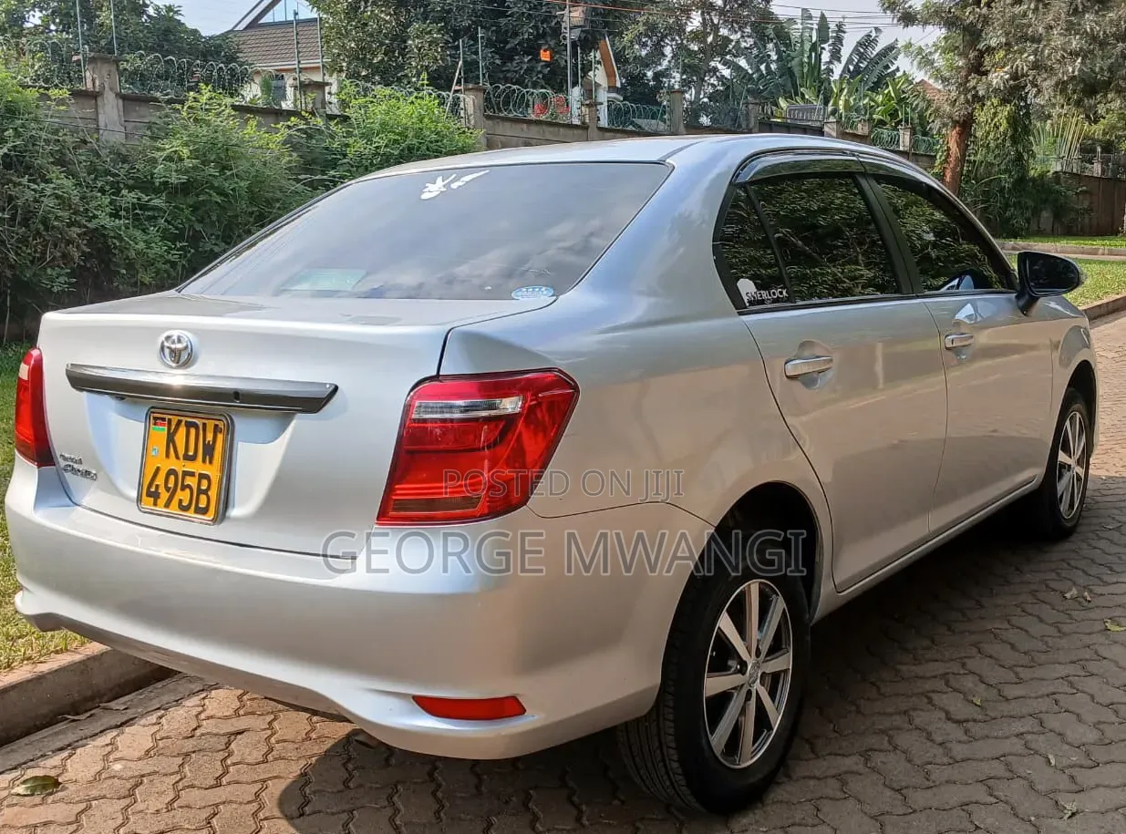 Toyota Axio 2018 Silver