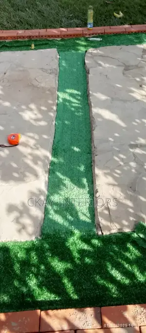10mm Bold Choice, Modern Sleek Green Artificial Grass Carpets