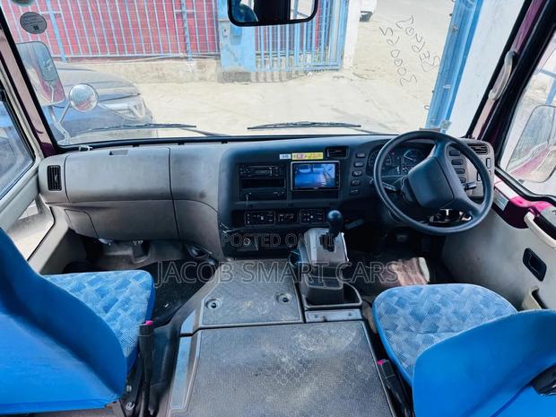 Mitsubishi Fuso Rosa 2018 - thumbnail 3
