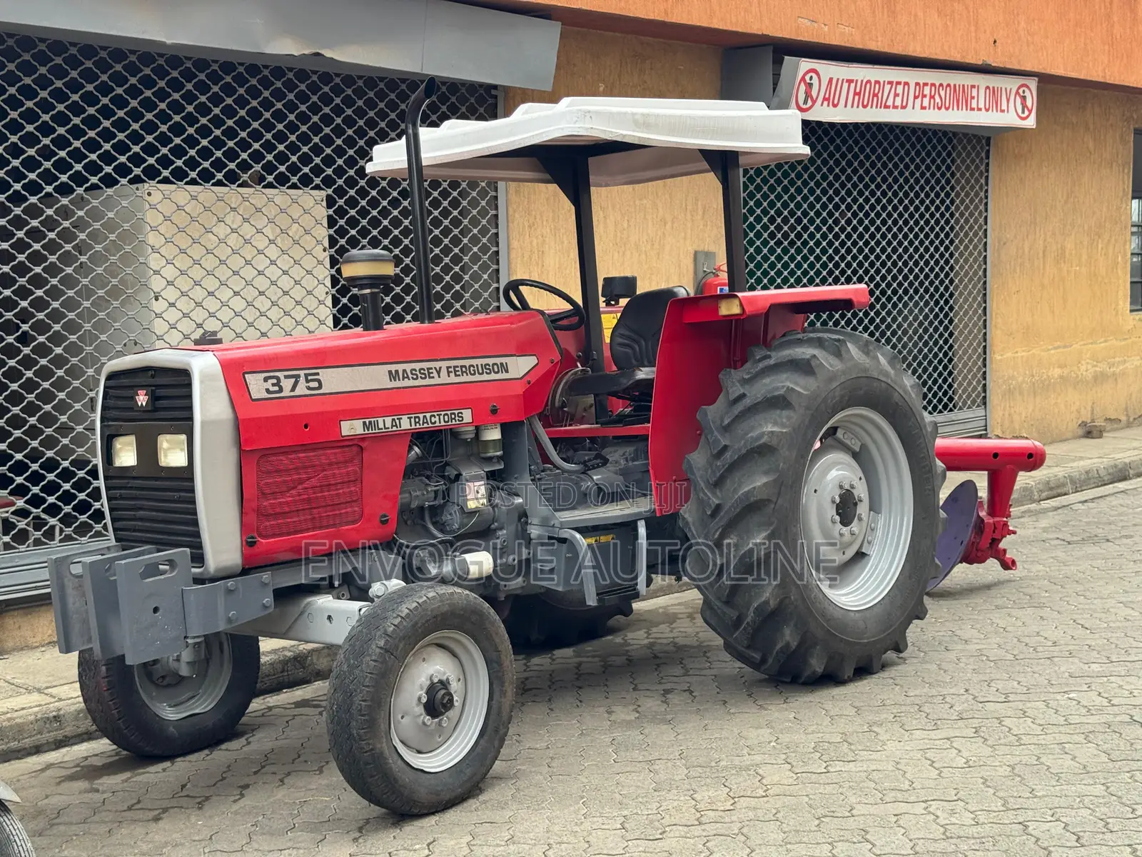 Massey Ferguson 375