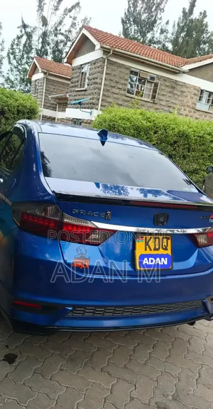 Honda Grace 2017 Blue