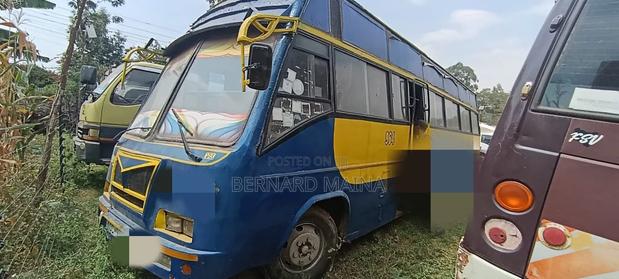 Nissan Caravan (Urvan) 2015 Blue - thumbnail 5