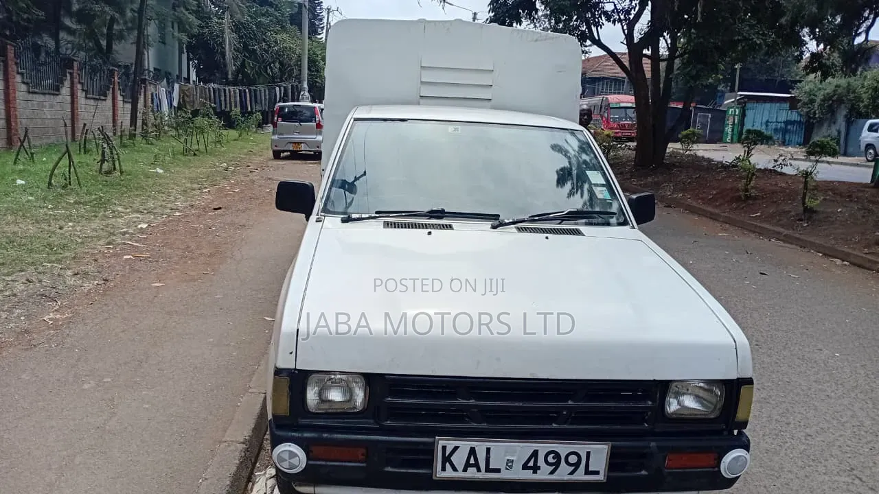Nissan Pick-Up 1997 White