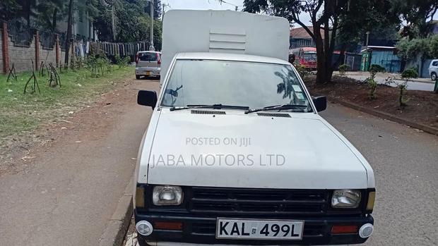 Nissan Pick-Up 1997 White