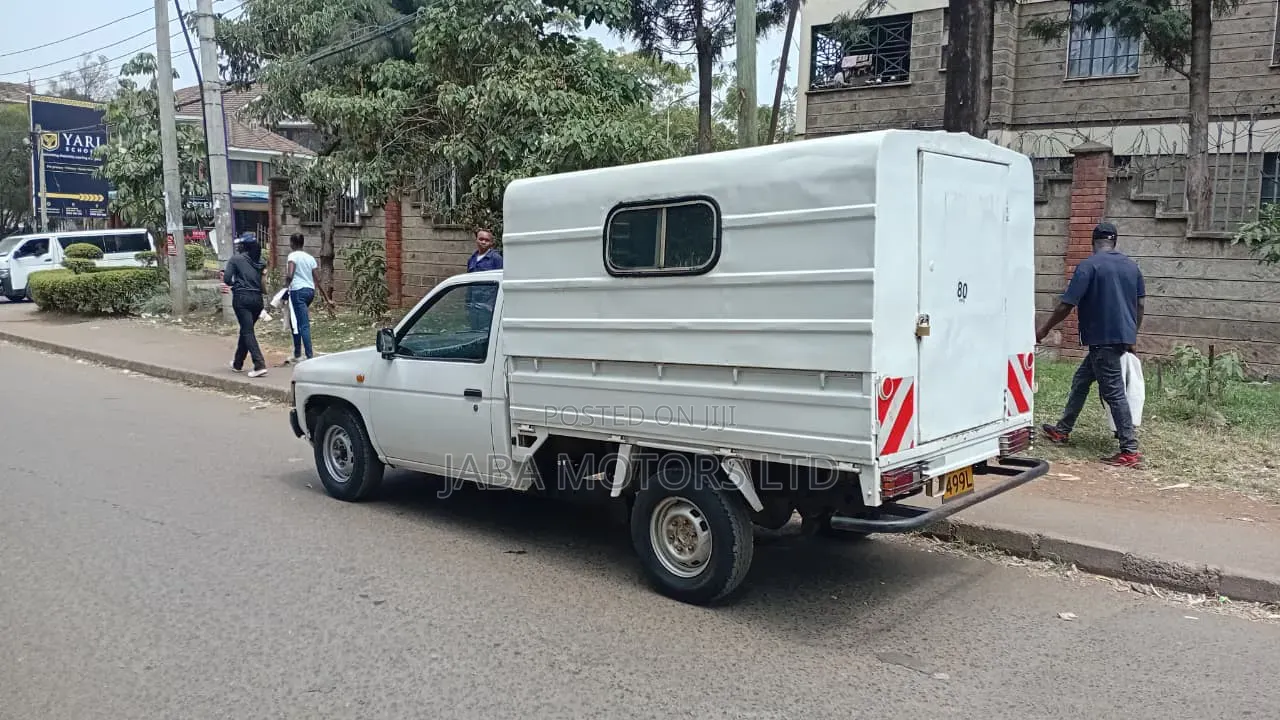 Nissan Pick-Up 1997 White