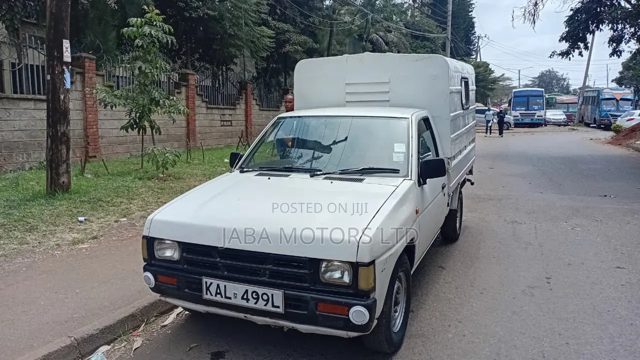 Nissan Pick-Up 1997 White