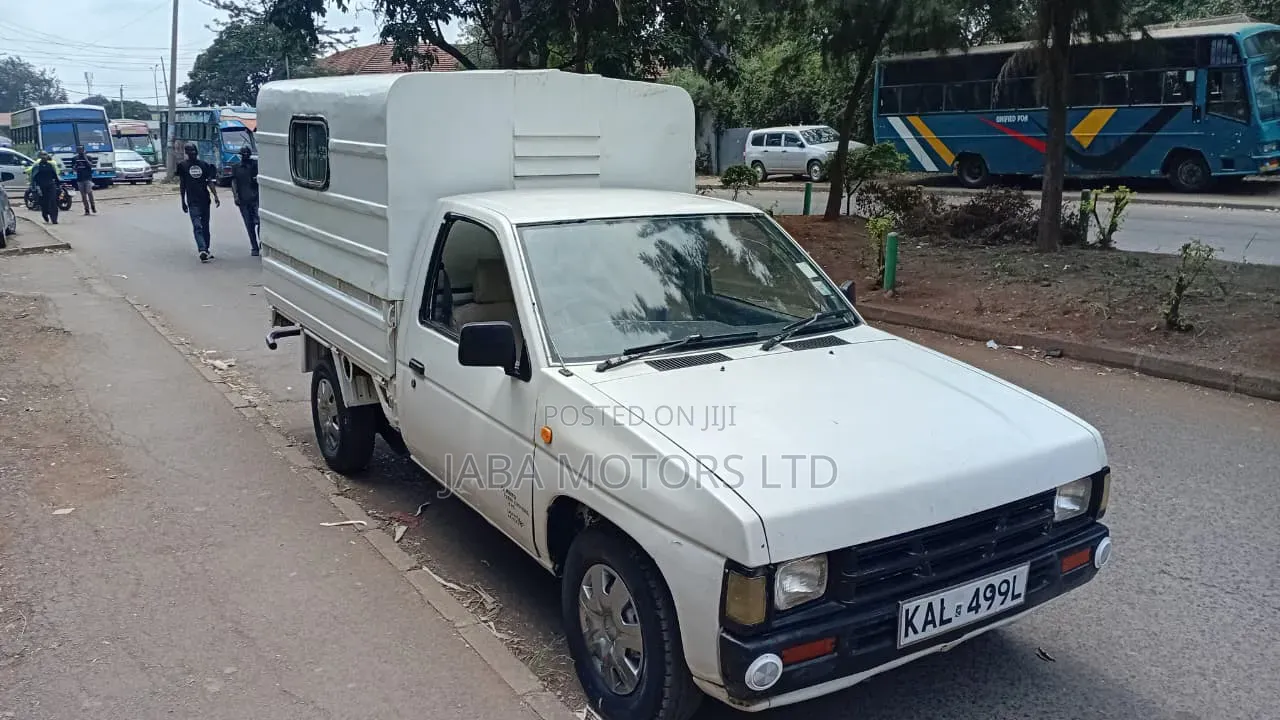 Nissan Pick-Up 1997 White