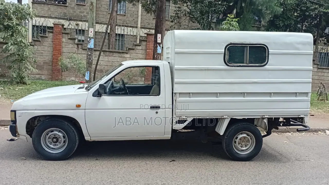 Nissan Pick-Up 1997 White