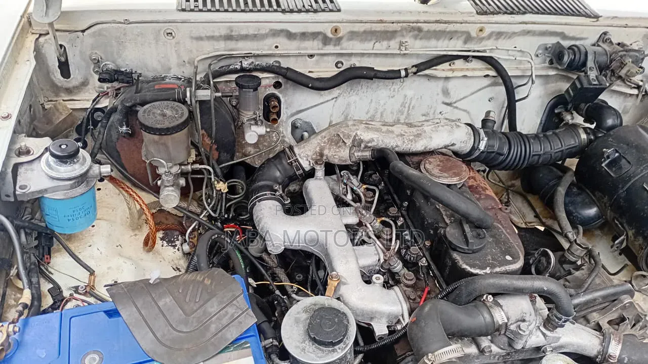Nissan Pick-Up 1997 White