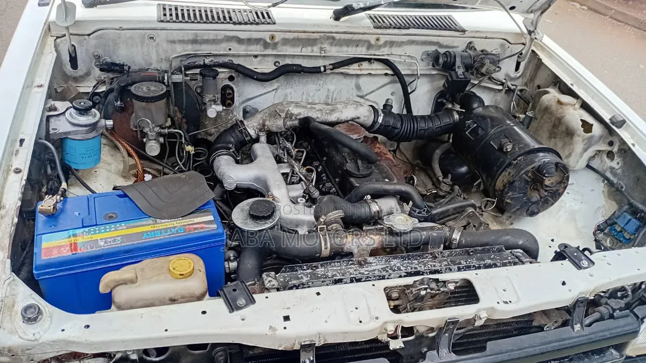 Nissan Pick-Up 1997 White